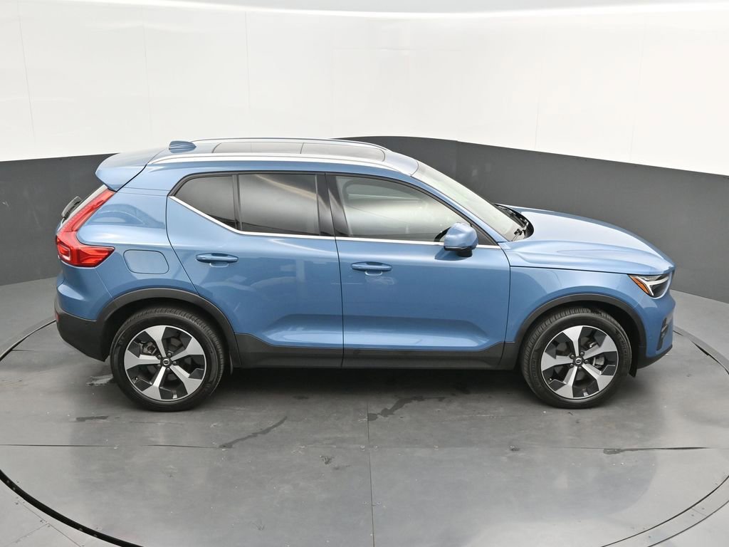 Certified 2024 Volvo XC40 B5 Plus image 28