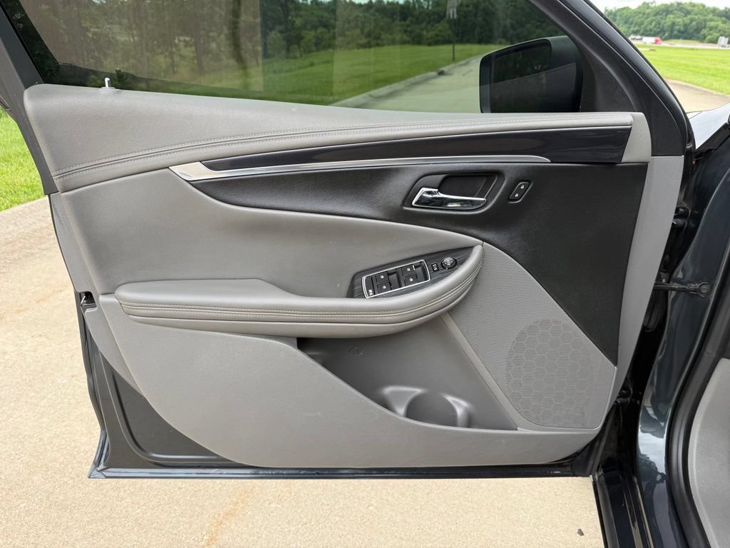 Used 2018 Chevrolet Impala LT FWD image 22