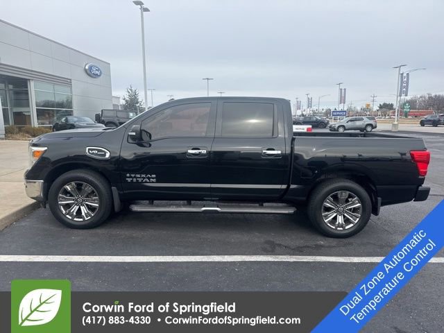 Used 2017 Nissan Titan SV image 4