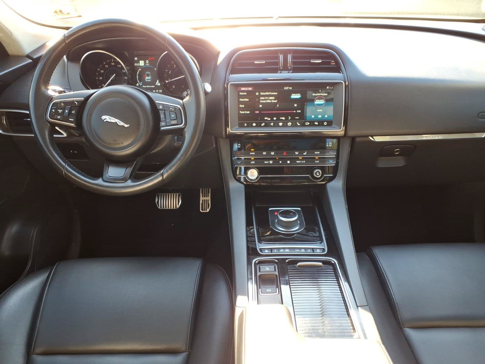 Used 2019 Jaguar F-PACE Premium AWD/4WD image 11