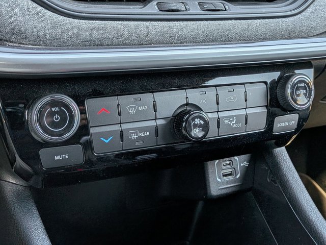 Used 2023 Jeep Compass Latitude AWD/4WD image 12