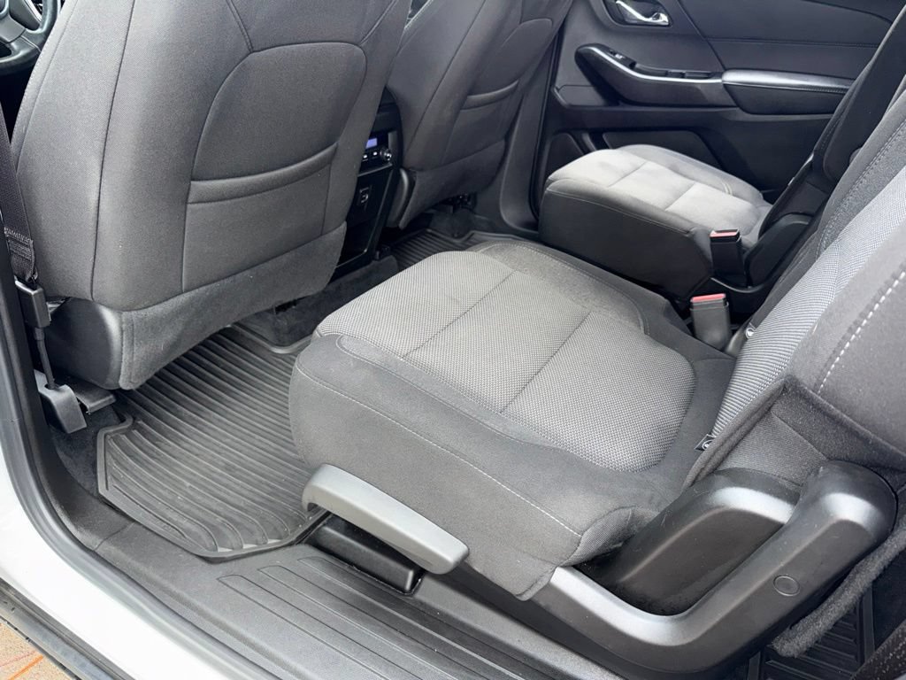Used 2023 Chevrolet Traverse LT FWD image 27