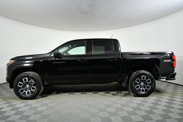 Used 2024 Chevrolet Colorado Z71 w/ Z71 Convenience Package 2 image 16