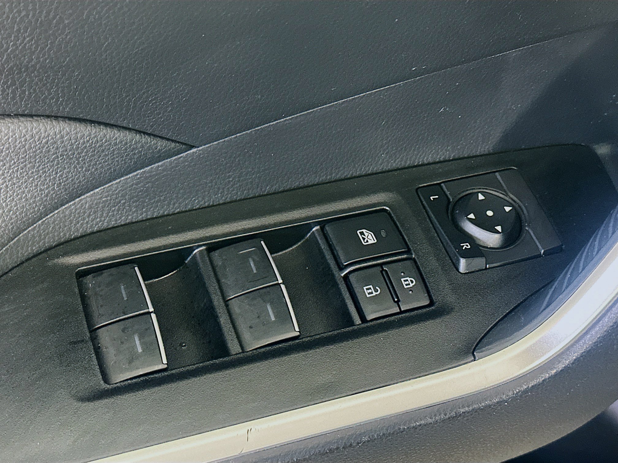 Used 2025 Toyota RAV4 XLE FWD image 15