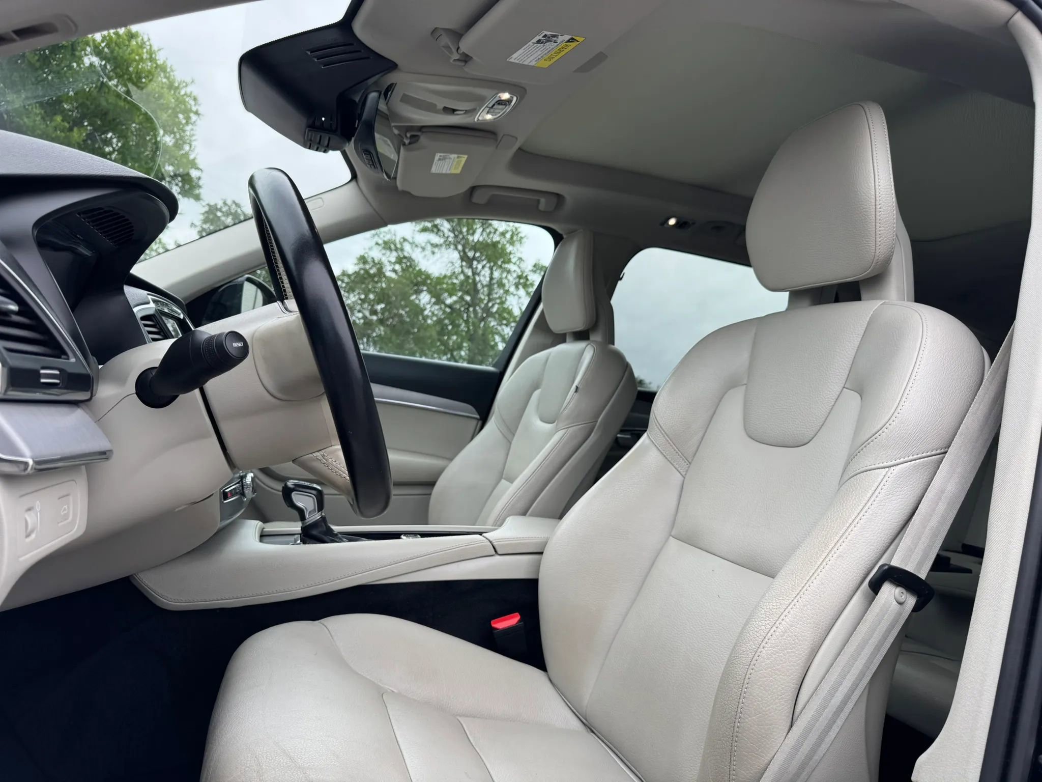 Used 2021 Volvo XC90 T5 Momentum w/ Climate Package FWD image 14