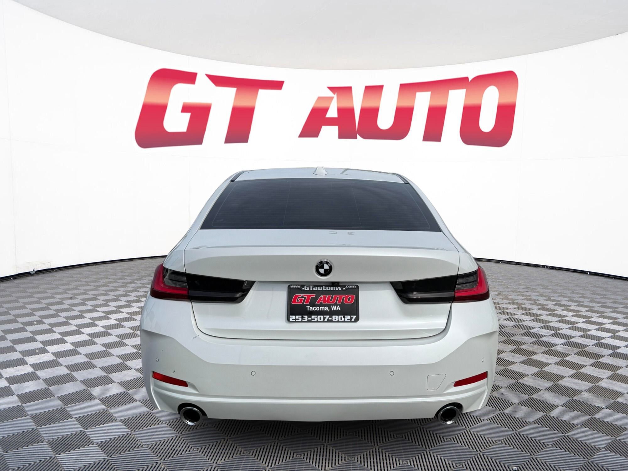 Used 2023 BMW 330i xDrive Sedan w/ Convenience Package image 5