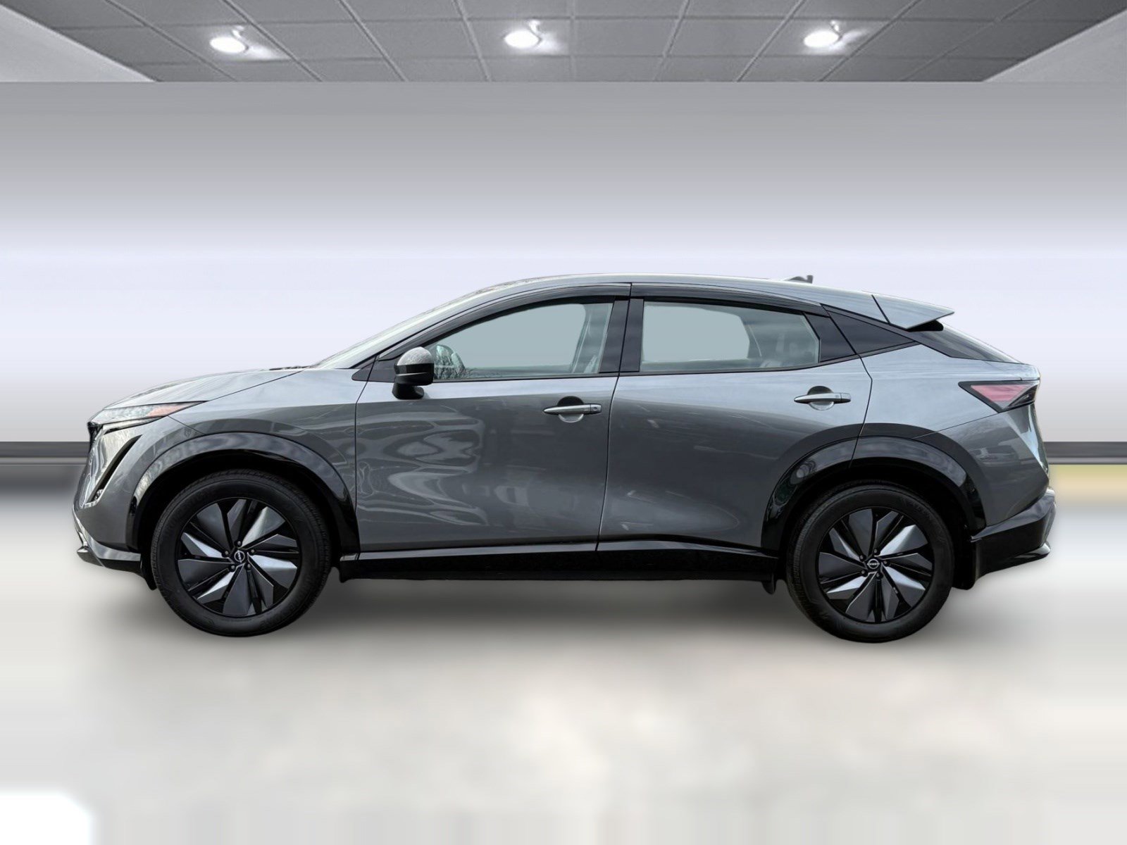 Used 2023 Nissan Ariya AWD image 2