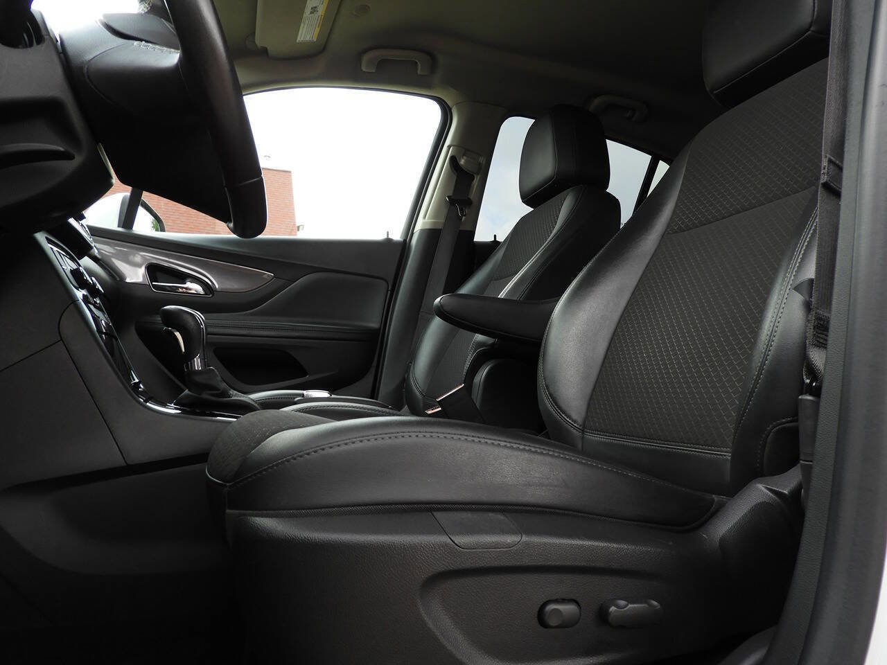 Used 2021 Buick Encore Preferred AWD/4WD image 16