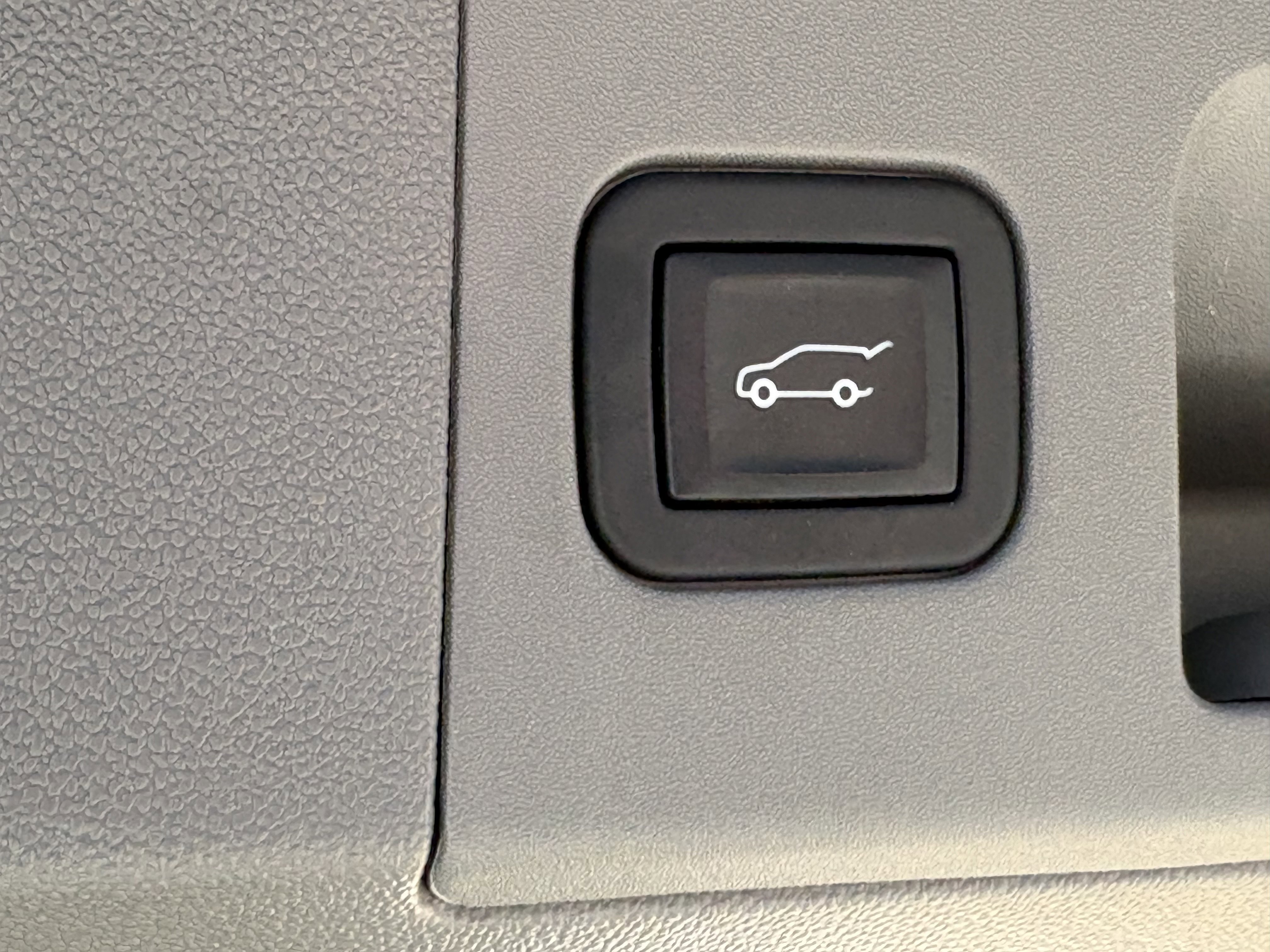 Certified 2023 Cadillac XT5 Premium Luxury w/ LPO, Floor Liner Package image 10