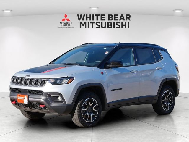 Used 2025 Jeep Compass Trailhawk AWD/4WD image 2