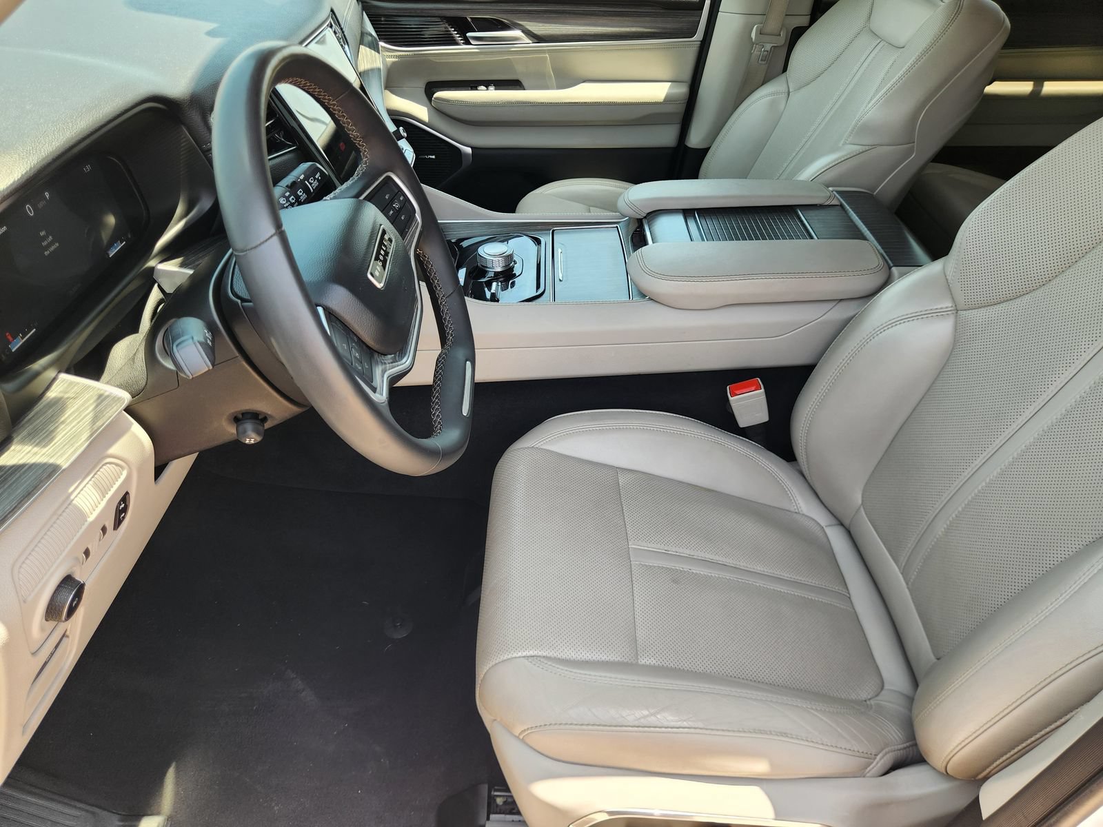 Used 2024 Jeep Wagoneer Series II w/ Flexible Seating Group AWD/4WD image 13