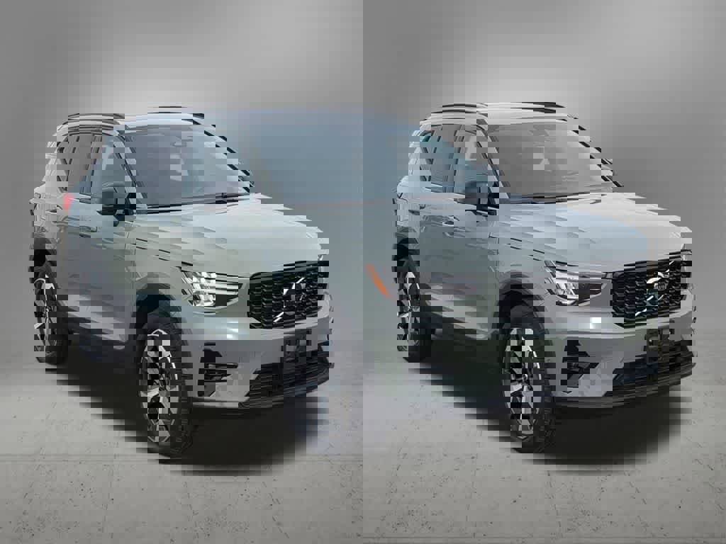 Used 2023 Volvo XC40 B5 Plus w/ Driver Assist Package image 8