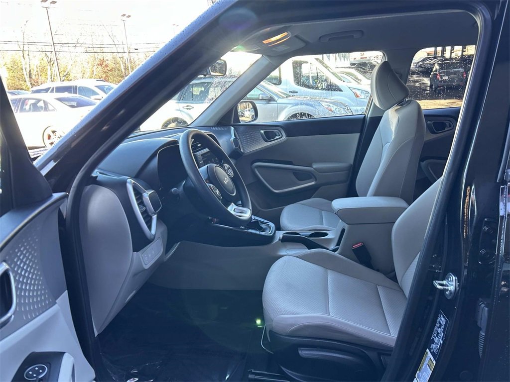 Used 2025 Kia Soul LX w/ LX Technology Package image 11