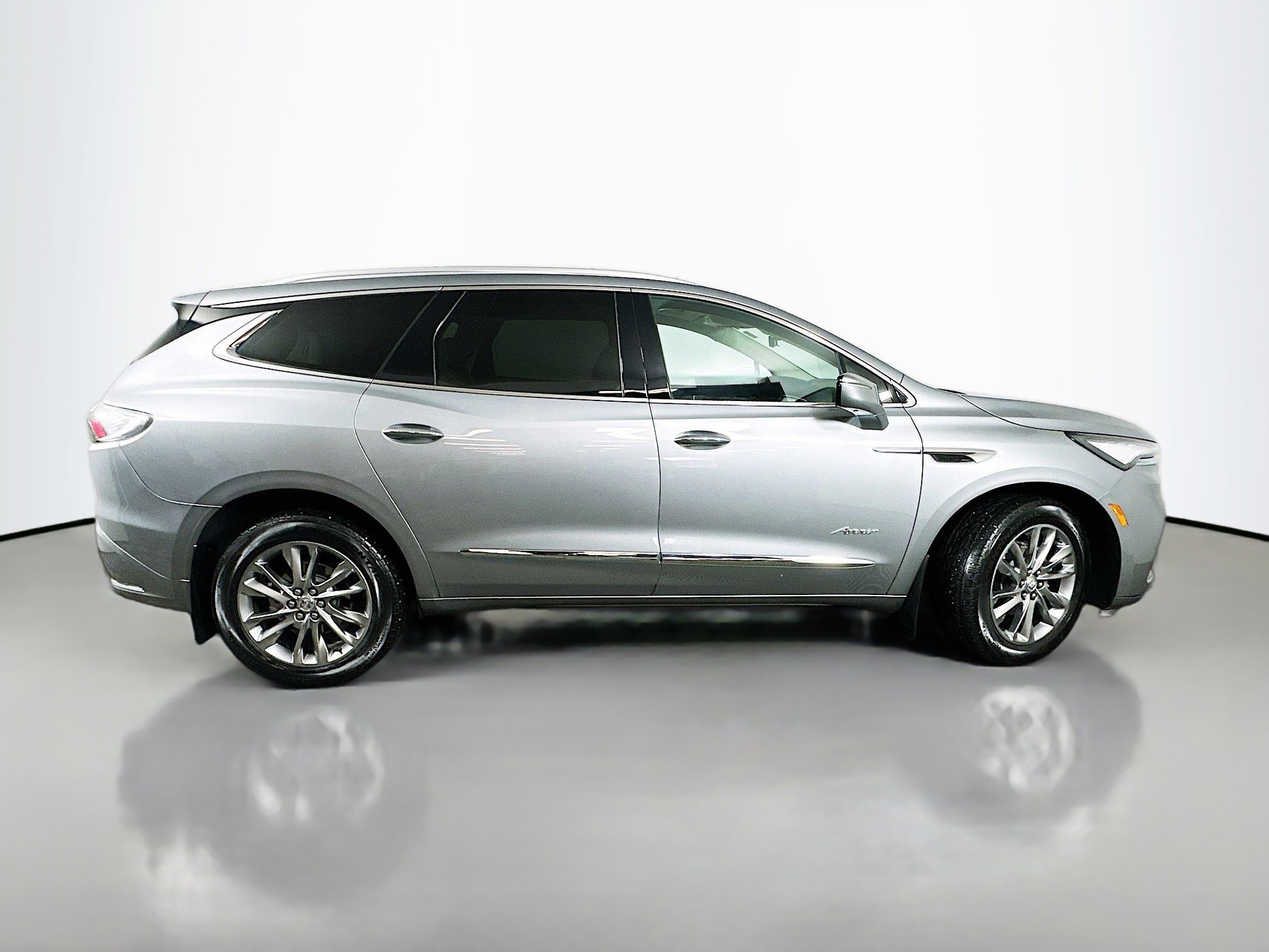 Used 2024 Buick Enclave Avenir w/ Avenir Technology Package AWD/4WD image 8