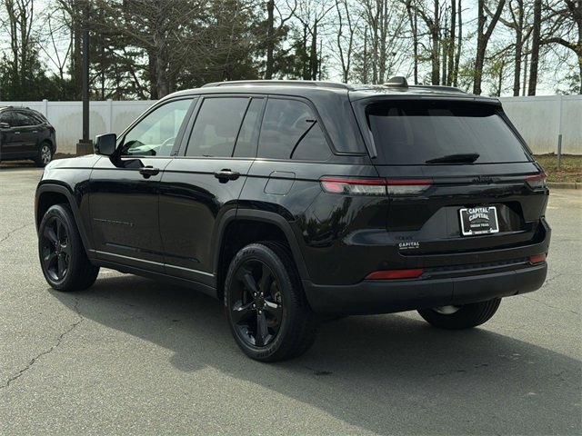 Used 2023 Jeep Grand Cherokee Altitude image 11