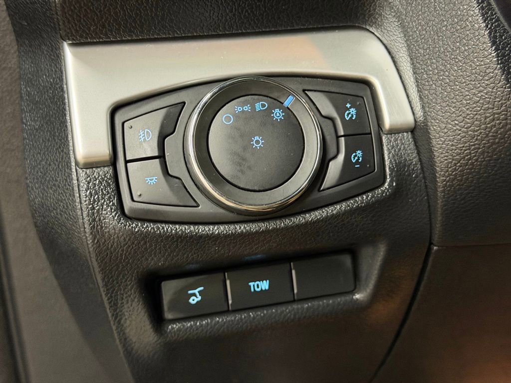 Used 2017 Ford Explorer XLT w/ Equipment Group 202A AWD/4WD image 34