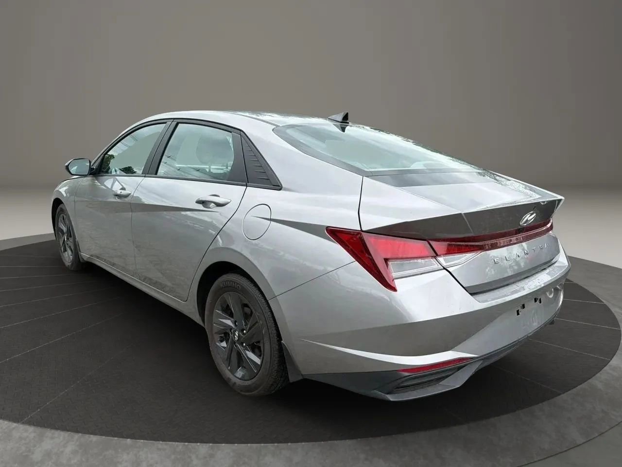 Used 2023 Hyundai Elantra SEL FWD image 7