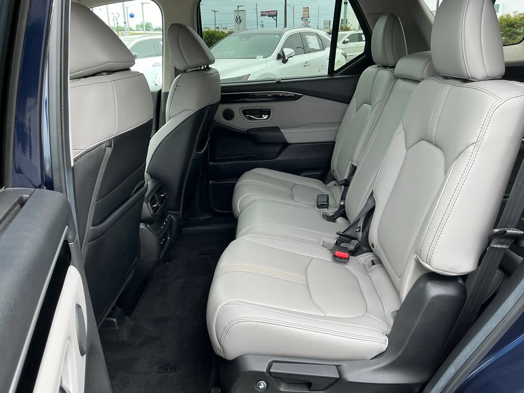 Used 2025 Honda Pilot Touring image 16