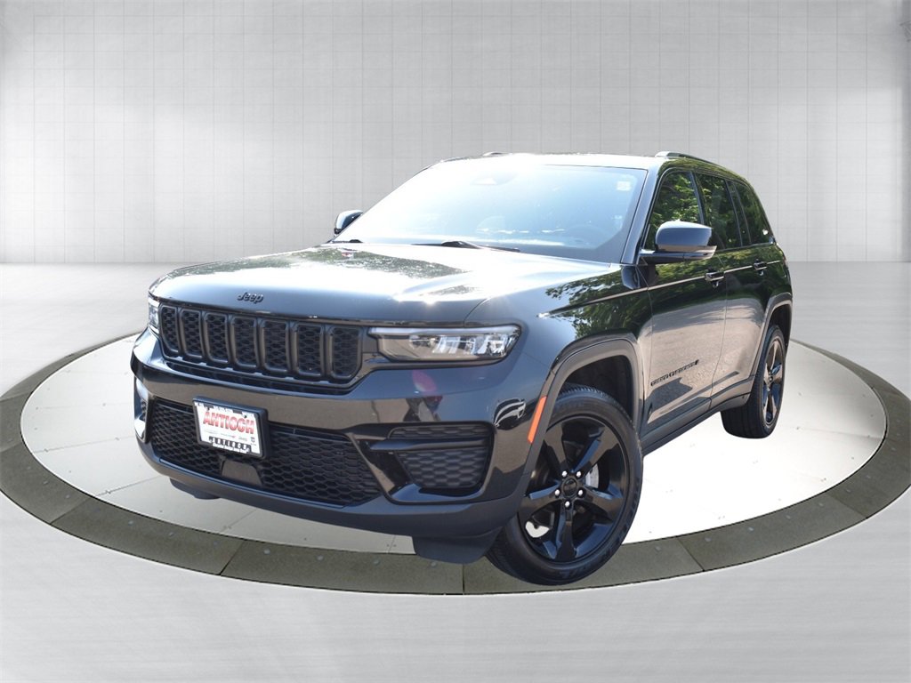 Used 2023 Jeep Grand Cherokee Altitude image 1