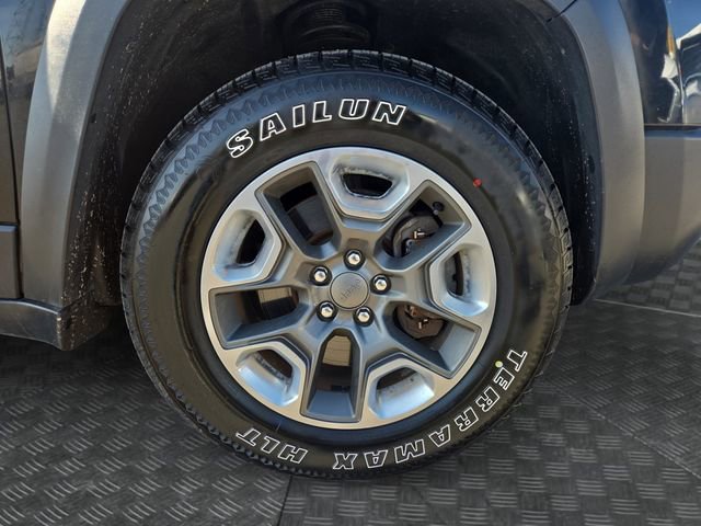 Used 2019 Jeep Cherokee Trailhawk image 36