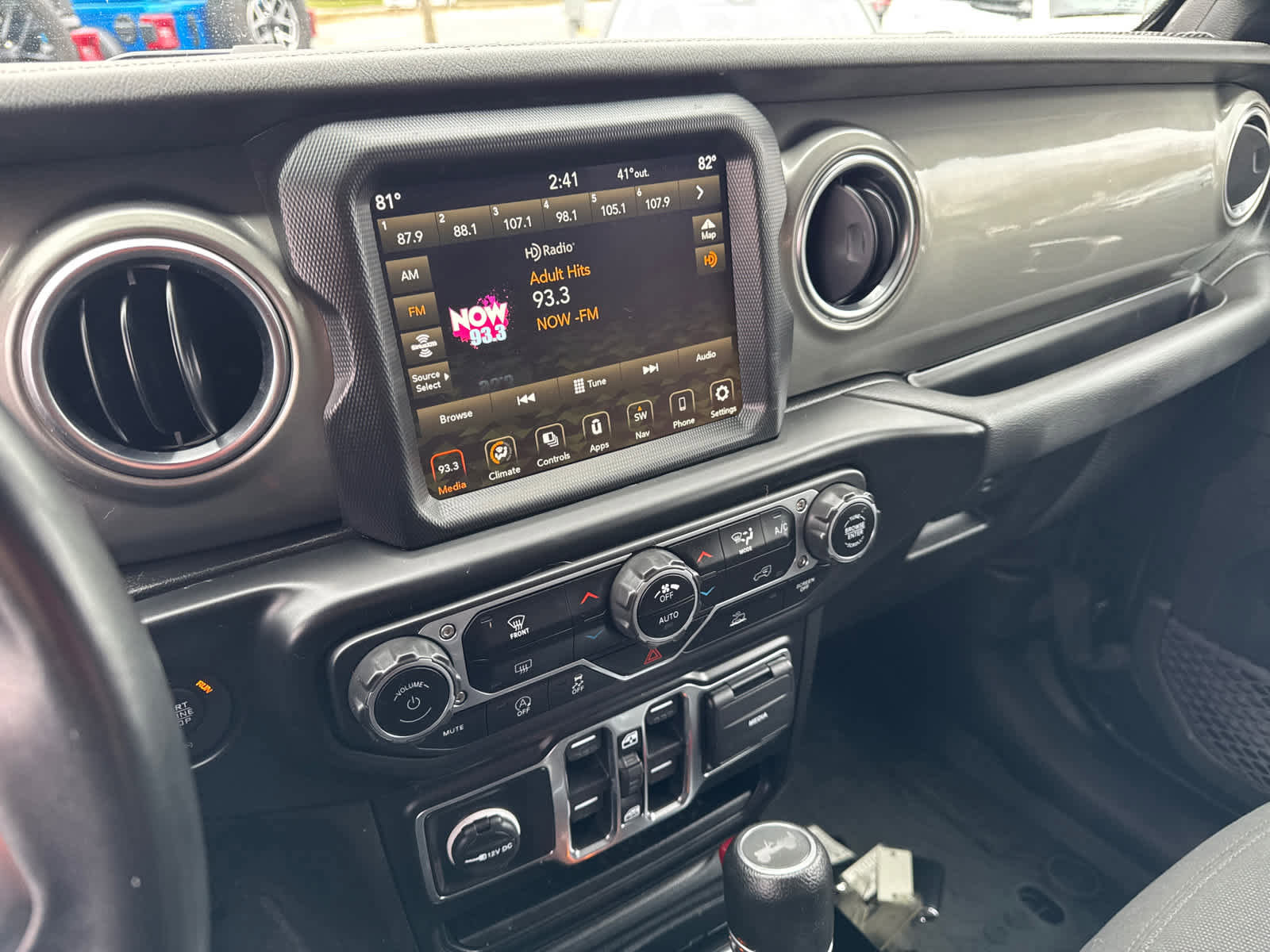 Used 2022 Jeep Wrangler Unlimited Sahara AWD/4WD image 21