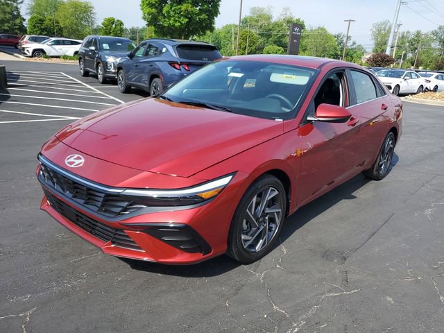 Certified 2025 Hyundai Elantra SEL FWD image 2