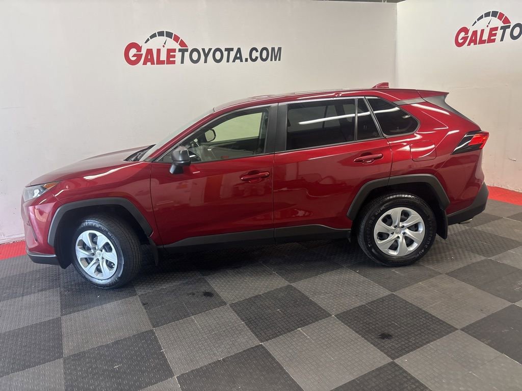 Used 2022 Toyota RAV4 LE image 9