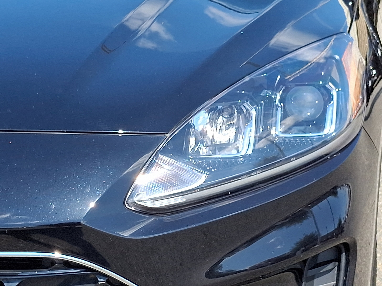 Certified 2022 Ford Escape SE w/ SE Sport Appearance Package image 9