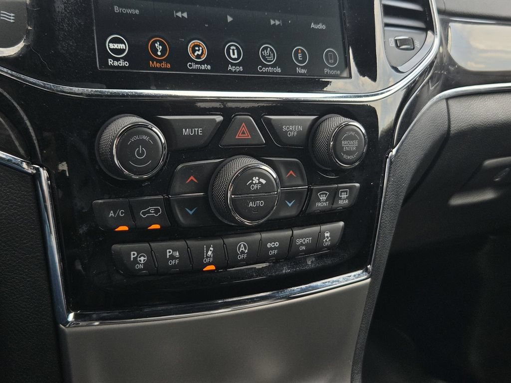 Used 2019 Jeep Grand Cherokee Overland AWD/4WD image 26