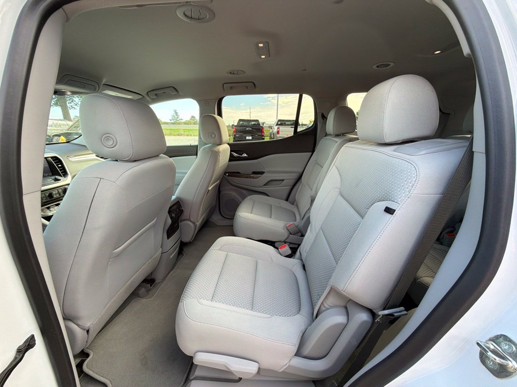 Used 2023 GMC Acadia SLE w/ Driver Convenience Package FWD image 16
