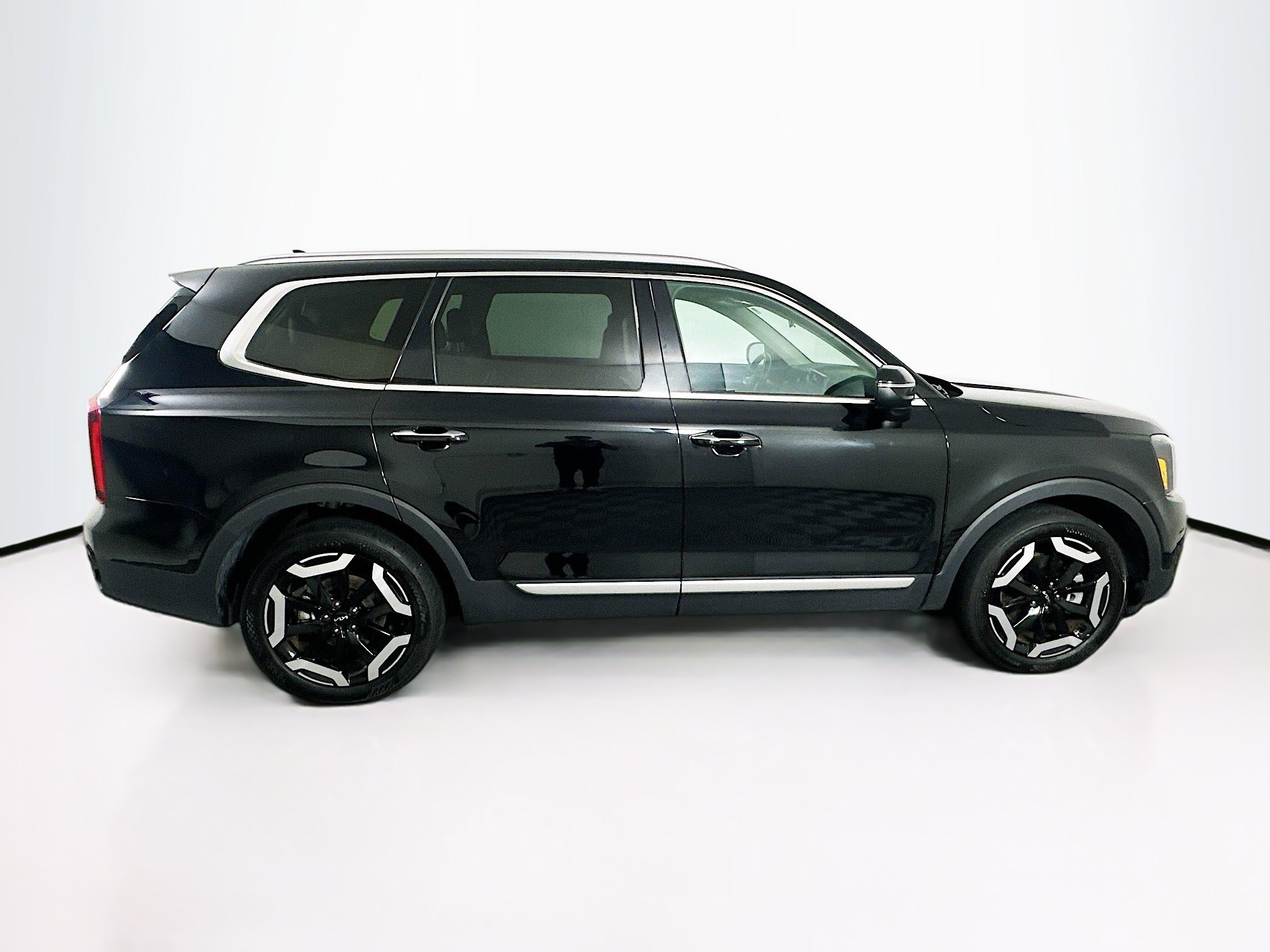 Used 2025 Kia Telluride S FWD image 10