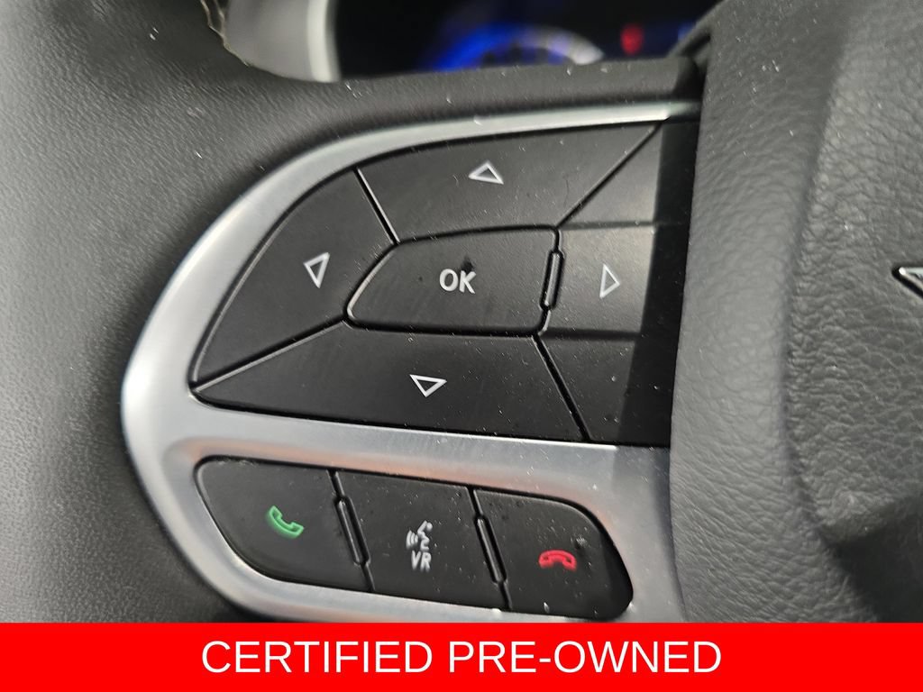 Used 2025 Chrysler Pacifica Select FWD image 18