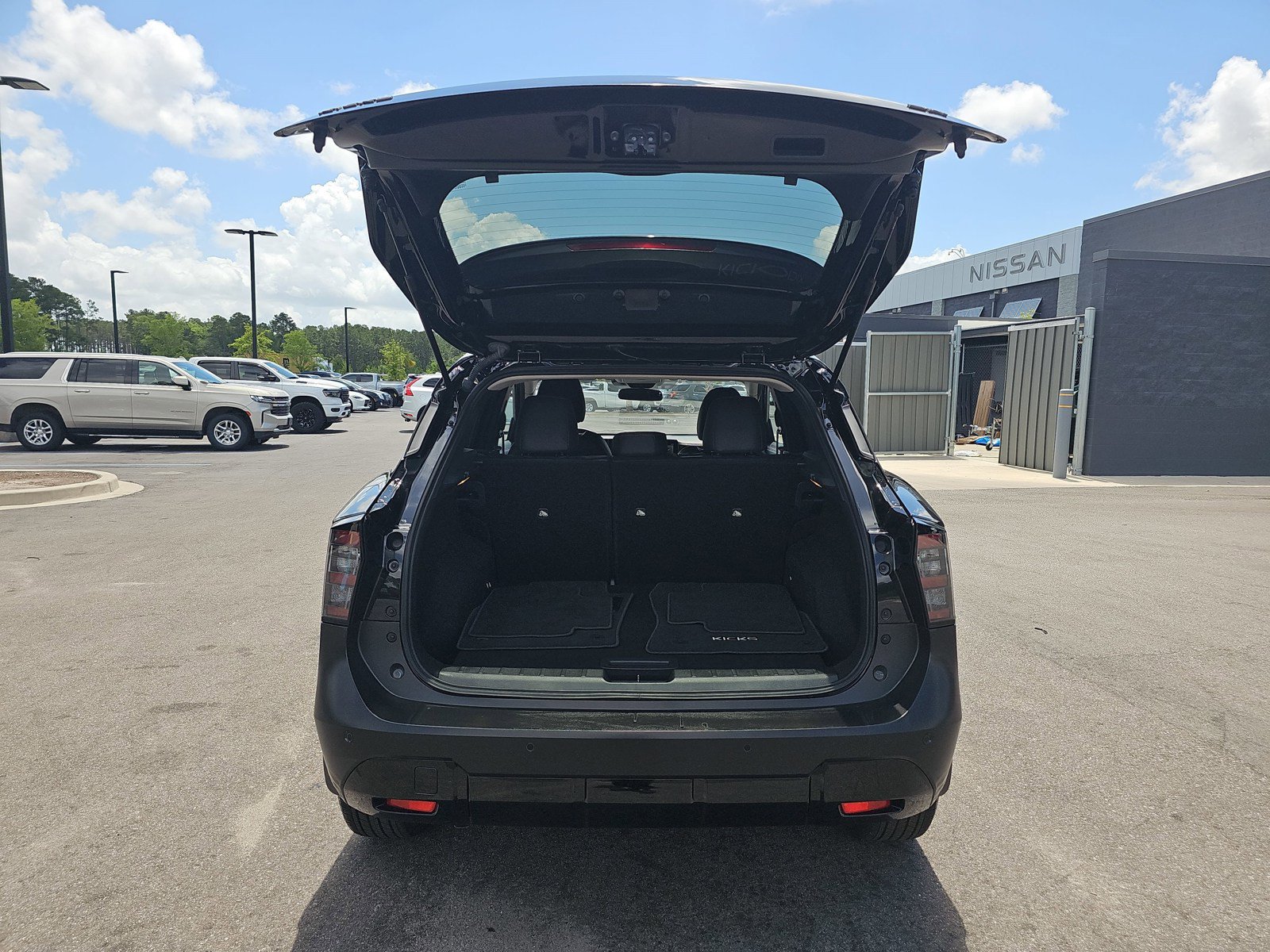 Used 2025 Nissan Kicks SR FWD image 14