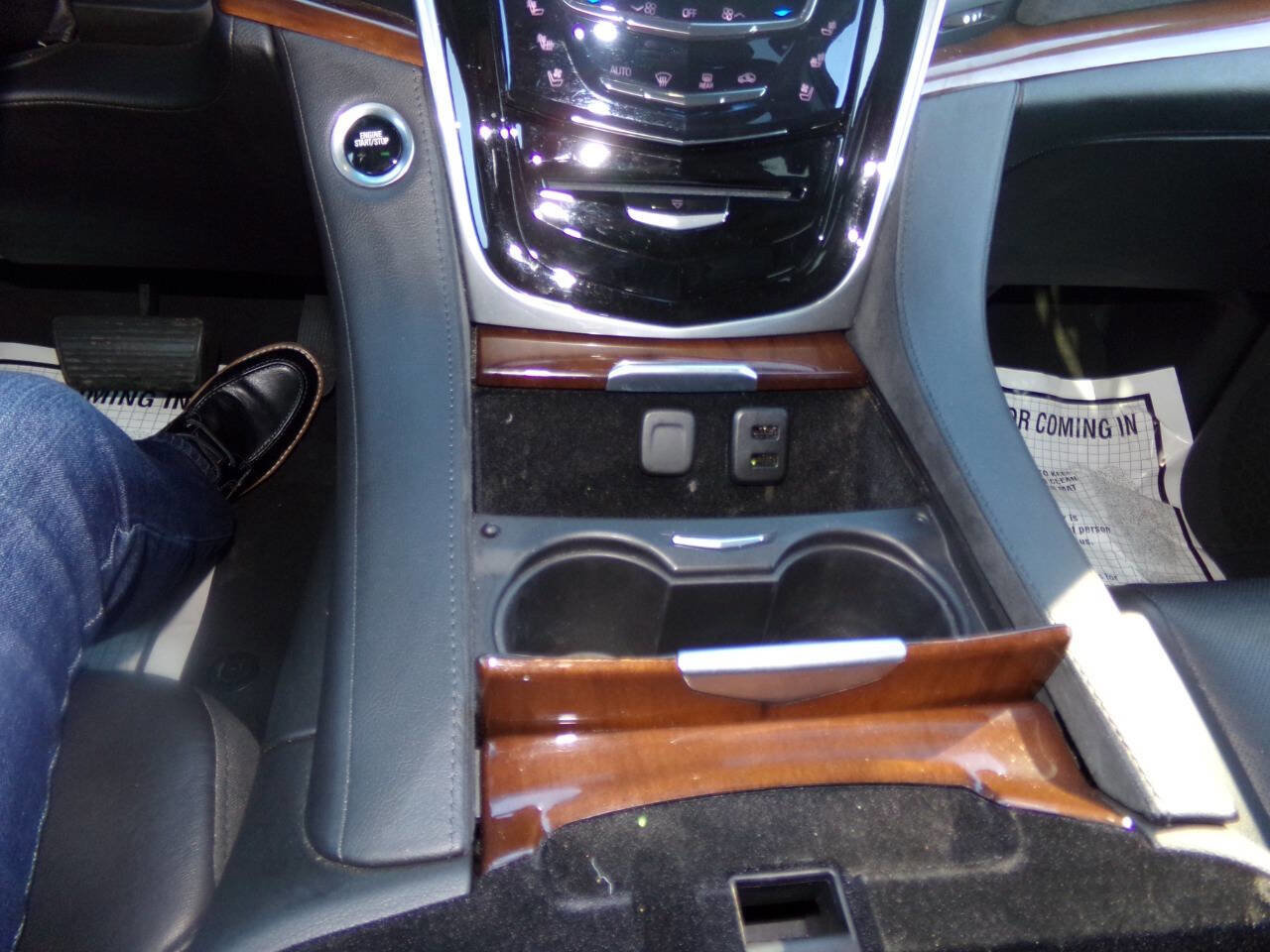 Used 2019 Cadillac Escalade ESV Luxury image 42