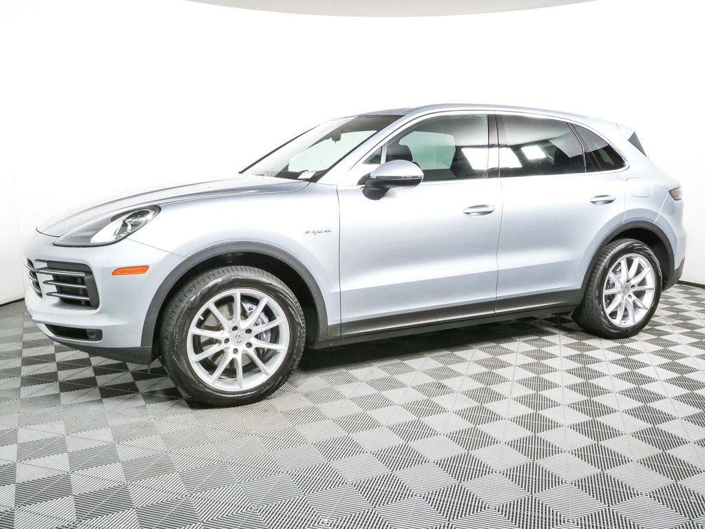 Certified 2022 Porsche Cayenne E-Hybrid AWD/4WD image 2