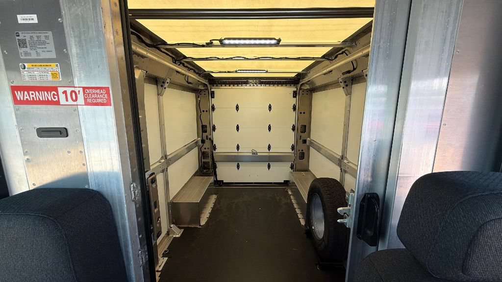 Used 2024 Chevrolet Brightdrop 400 w/ Commercial Equipment Package AWD/4WD image 24
