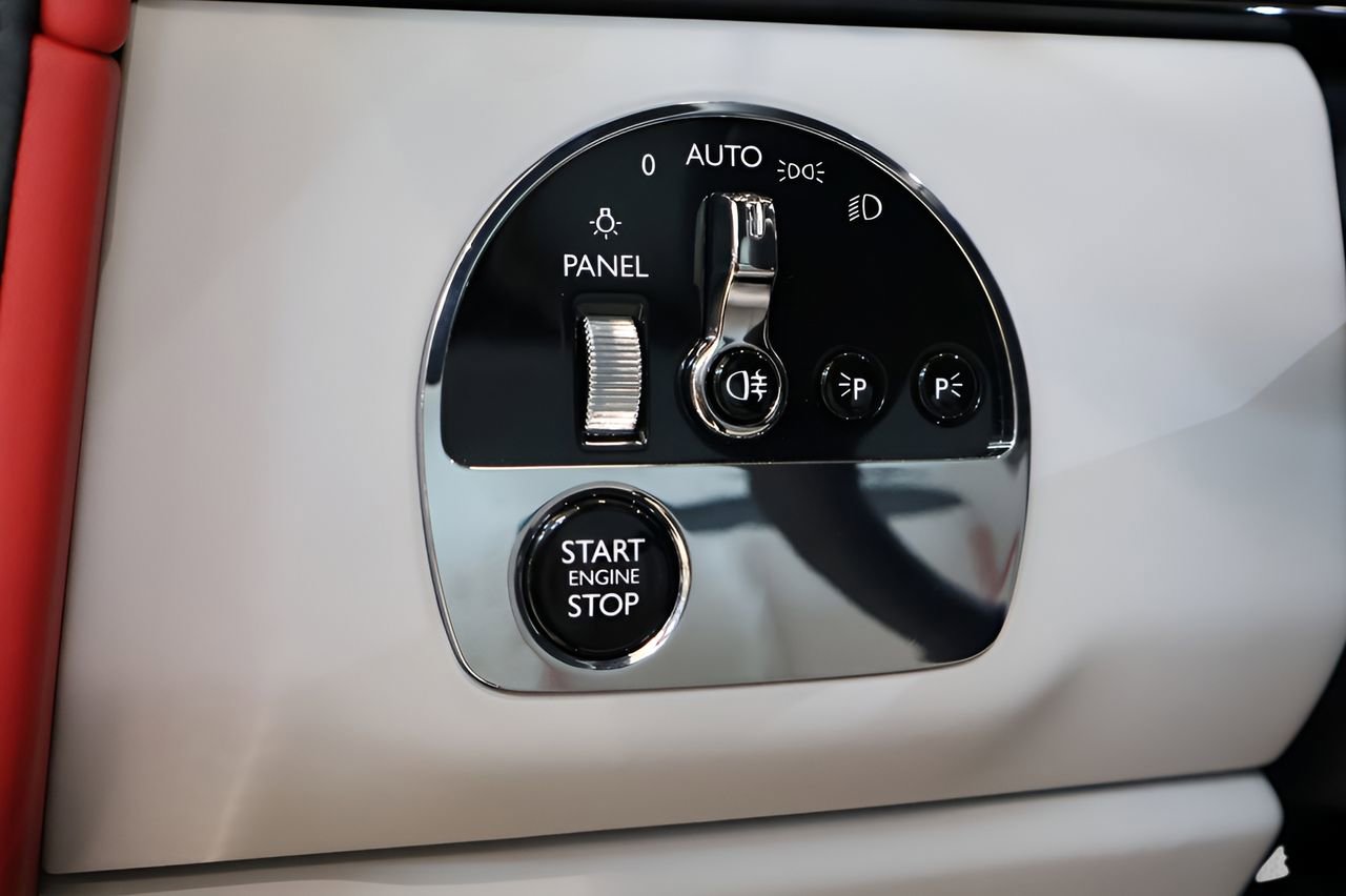 New 2026 Rolls-Royce Cullinan AWD/4WD image 30