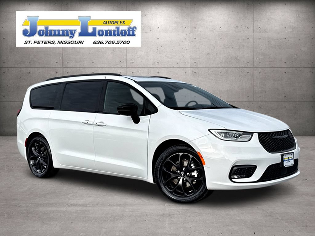 Used 2025 Chrysler Pacifica Limited FWD video 1