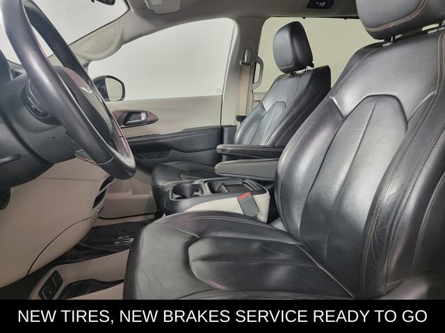 Used 2017 Chrysler Pacifica Touring-L FWD image 13