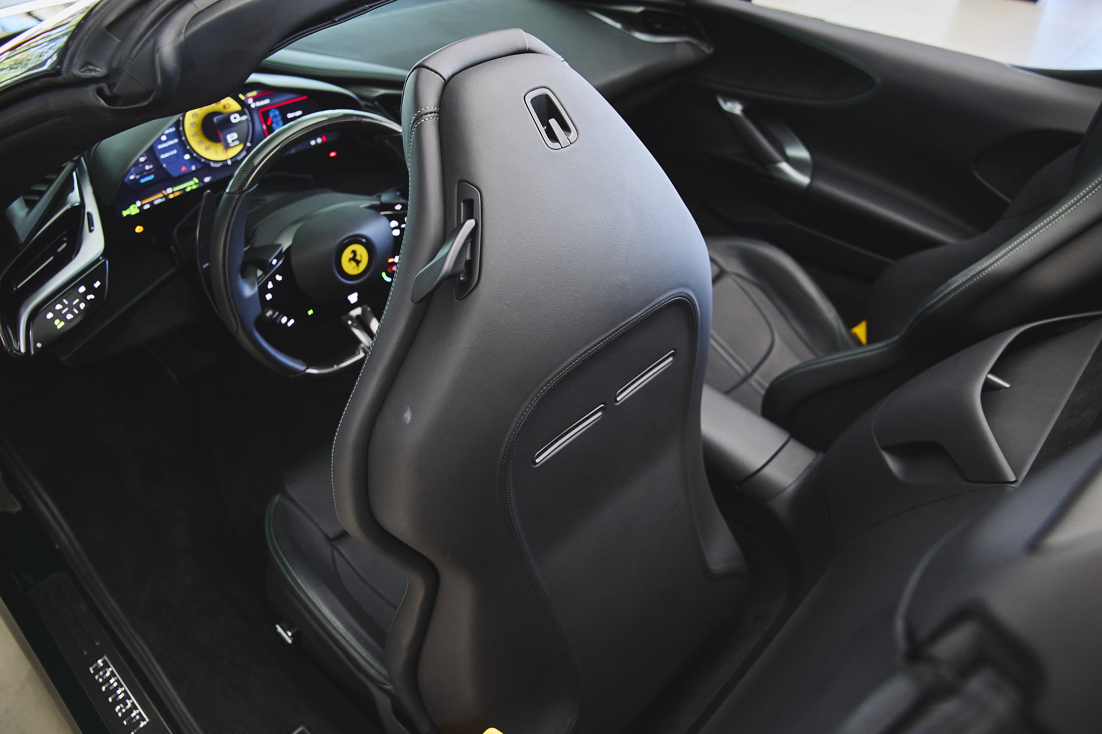Used 2024 Ferrari SF90 Spider image 28