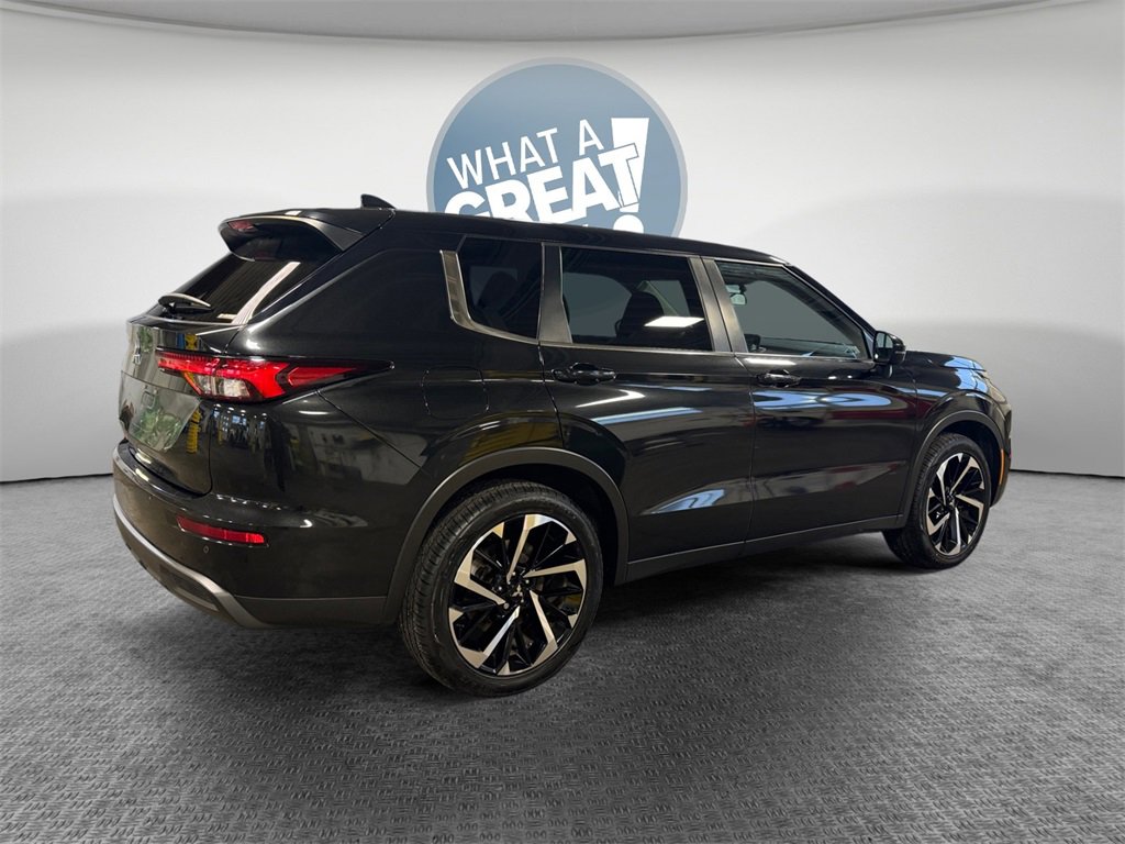 Used 2022 Mitsubishi Outlander ES image 3