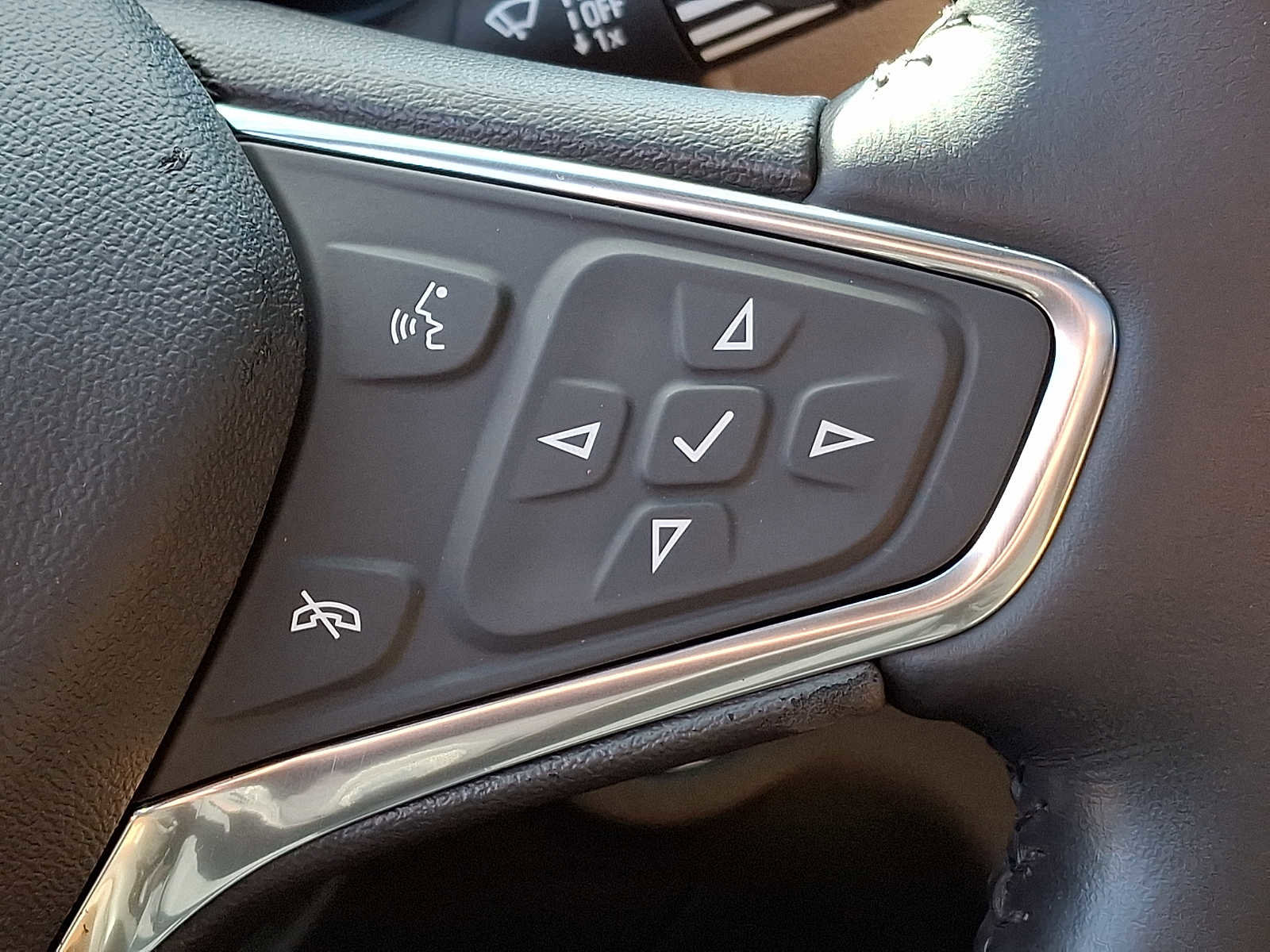 Used 2020 Chevrolet Equinox Premier AWD/4WD image 19