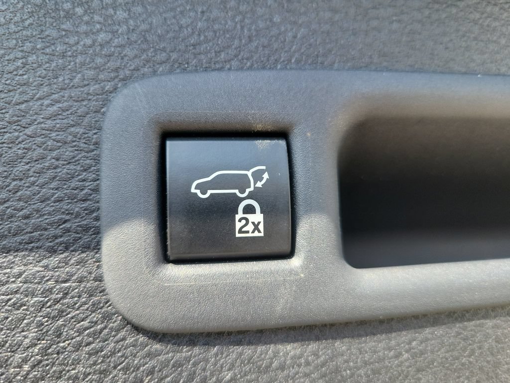 Used 2023 Toyota Sienna XLE Woodland Edition AWD/4WD image 15