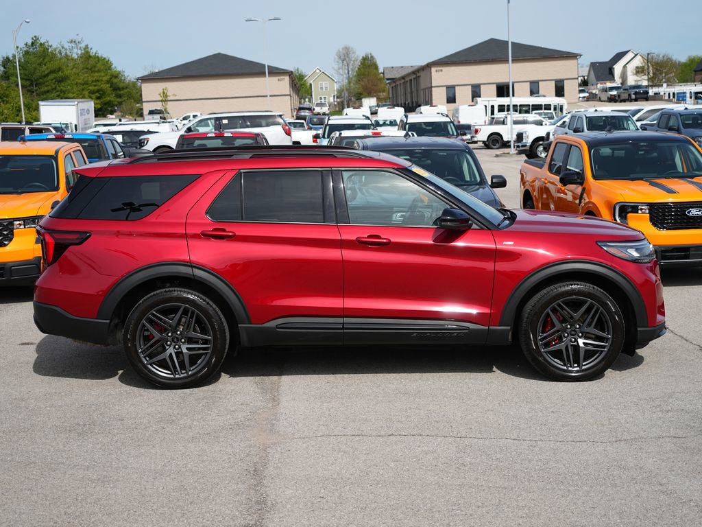 Used 2025 Ford Explorer ST-Line w/ Premium Package AWD/4WD image 8