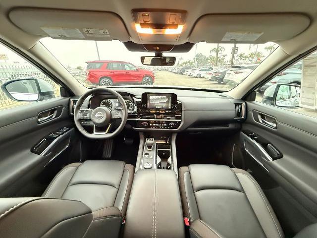 New 2025 Nissan Pathfinder SL image 14