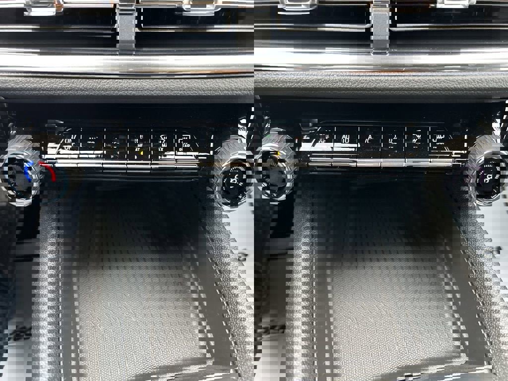 New 2026 Chevrolet Equinox EV LT image 11