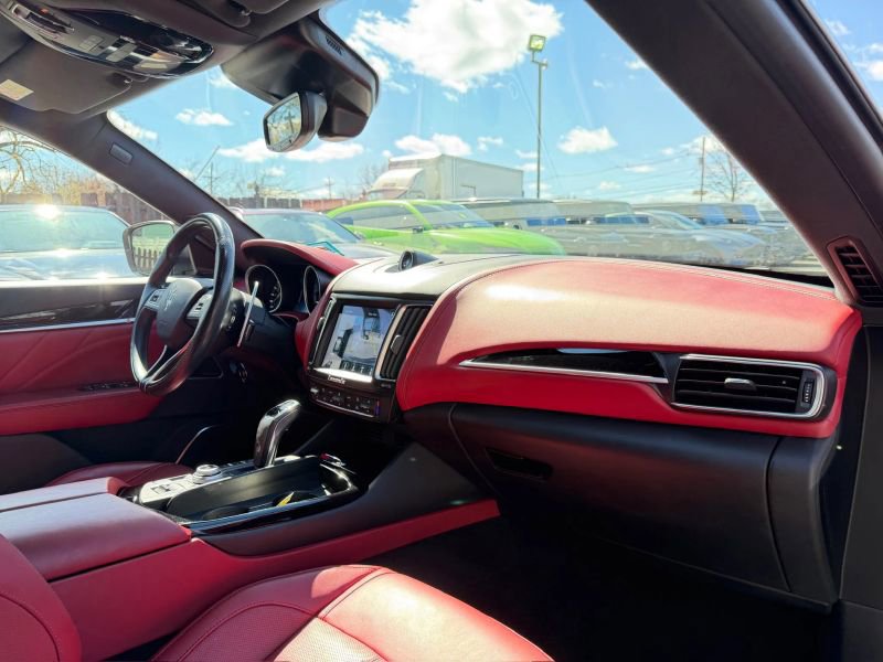 Used 2020 Maserati Levante GranSport image 27