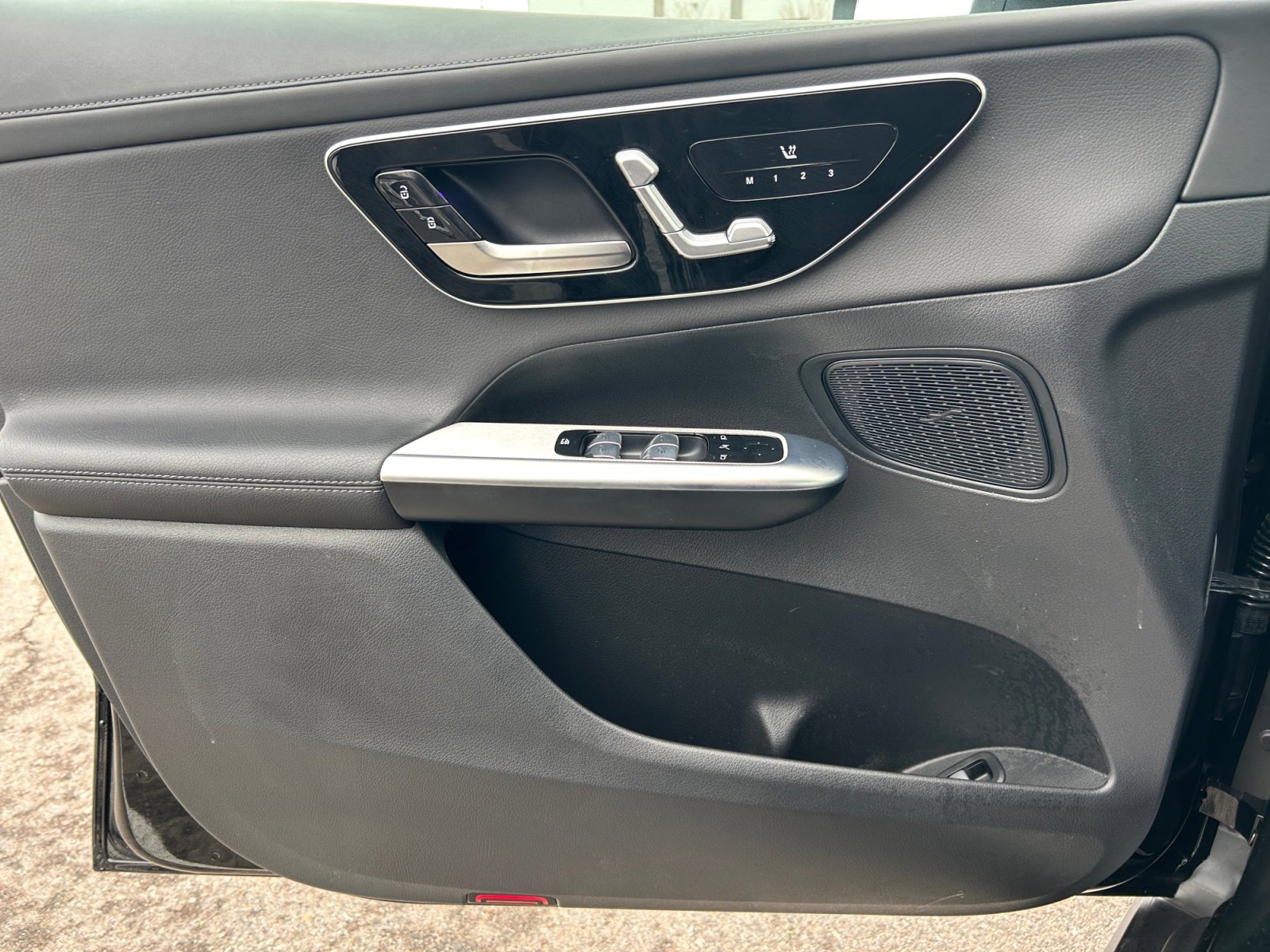 Used 2025 Mercedes-Benz GLC 300 image 13