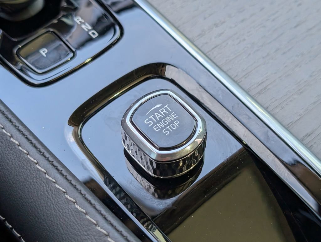 Used 2024 Volvo XC90 B6 Ultimate image 19