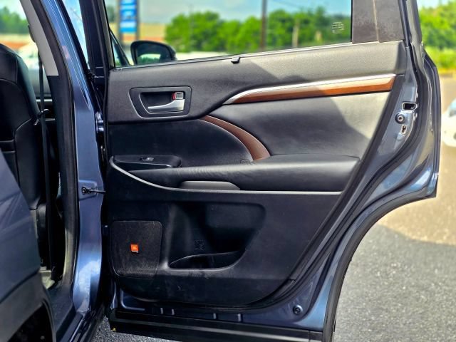Used 2015 Toyota Highlander Limited AWD/4WD image 44